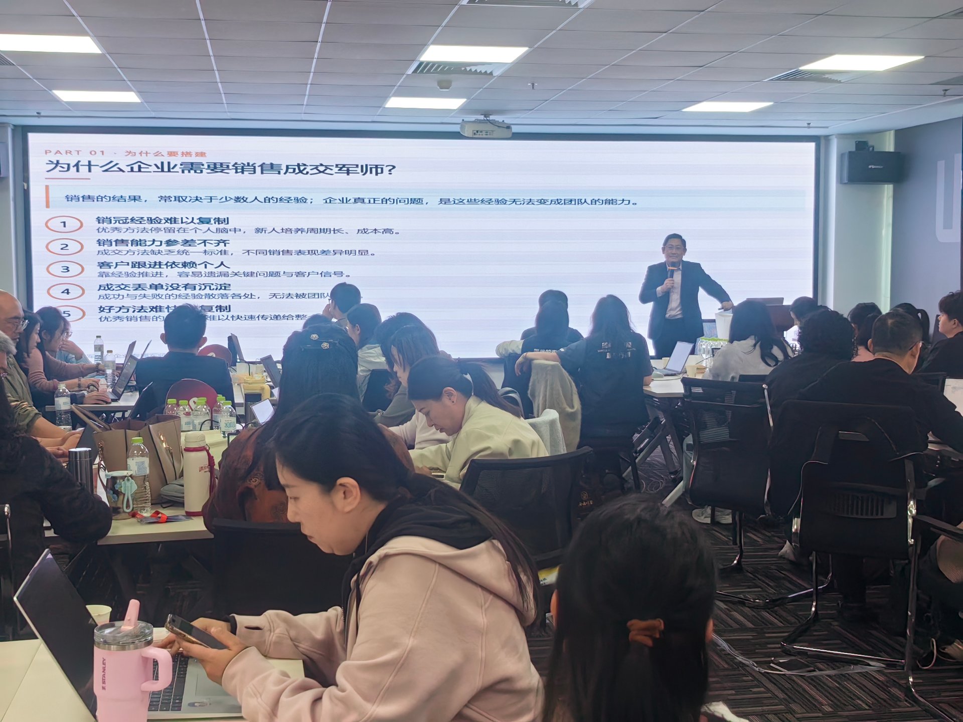 梧桐AI书院服务体系：企业AI培训、知识库建设与落地陪跑
